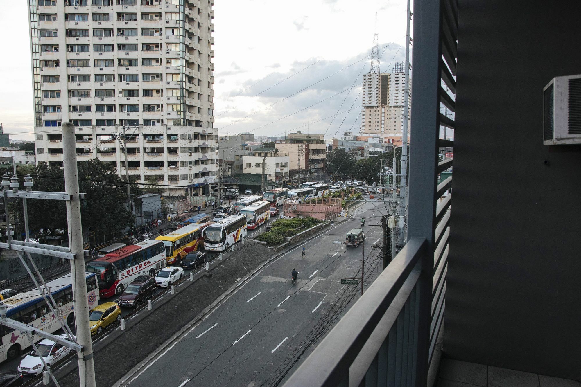 Reddoorz Plus @ Buendia Ave Makati Makati City Kültér fotó